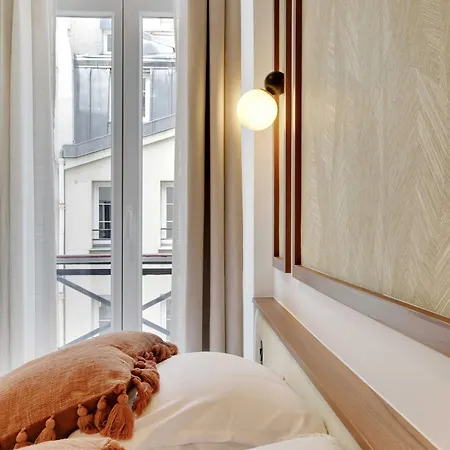 Pelican - Louvre Apartment