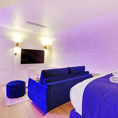 Pelican - Louvre Apartment