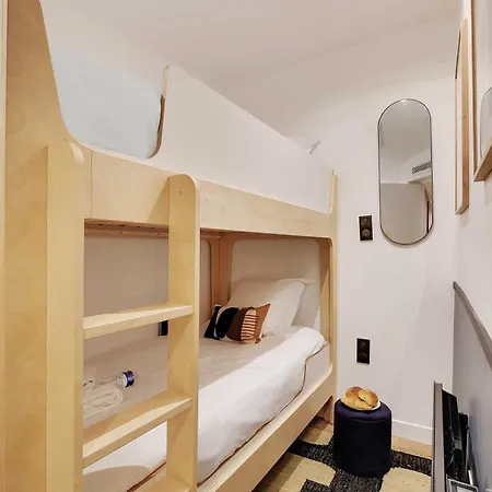 Pelican - Louvre Apartment